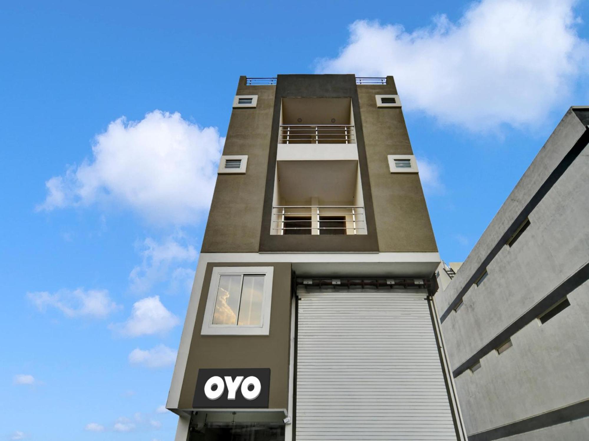 Oyo Hotel Dr Greens インドール エクステリア 写真