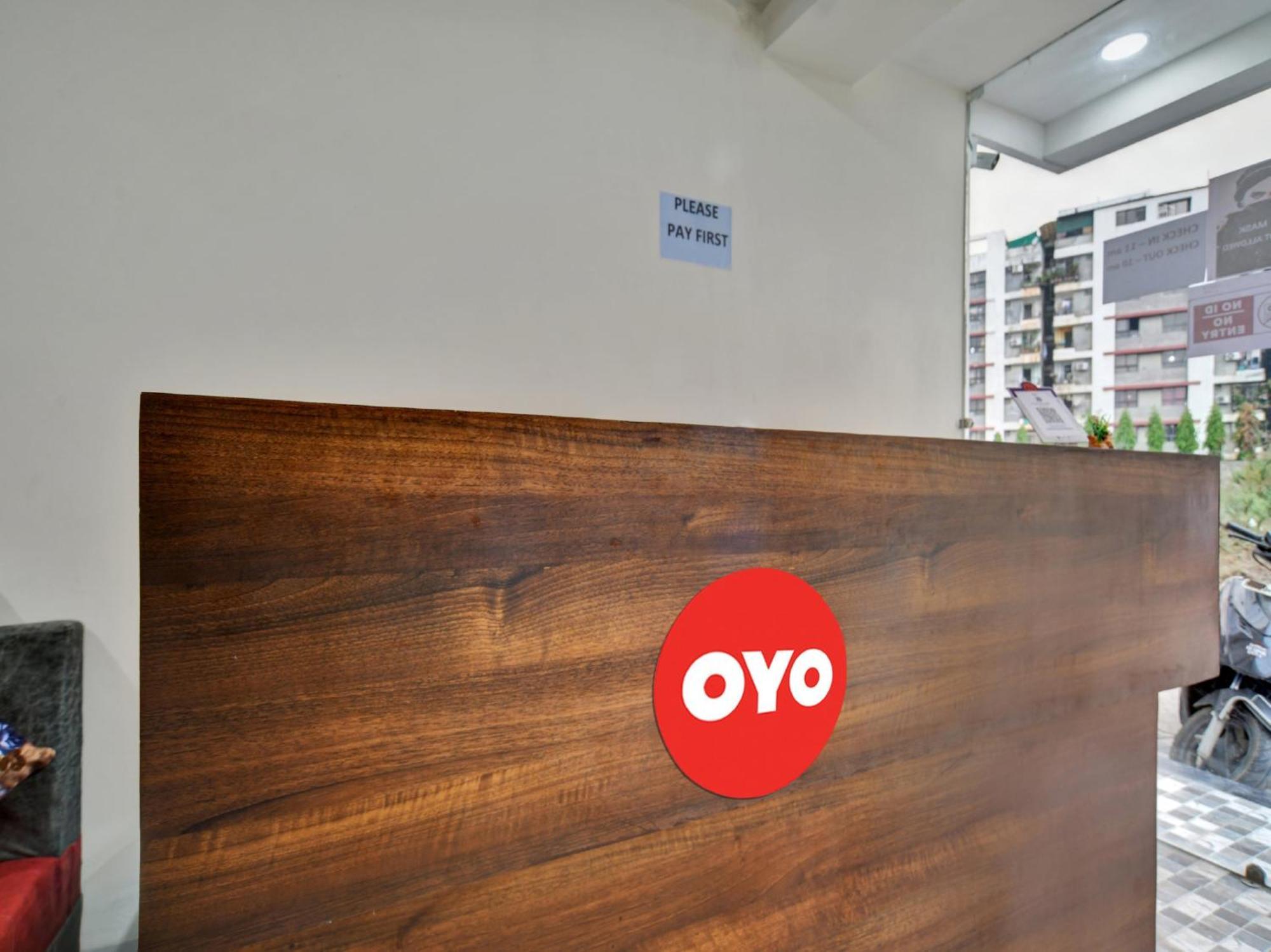 Oyo Hotel Dr Greens インドール エクステリア 写真